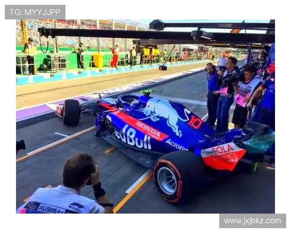 F1赛季新规则揭晓 引发车手与车队激烈讨论与期待 F1赛季新规则揭晓 引发车手与车队激烈讨论与期待