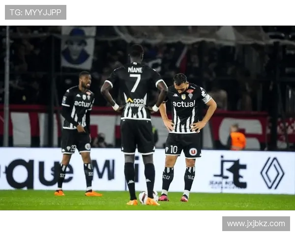 昂热俱乐部在法甲赛季中的崭新表现与未来发展潜力分析