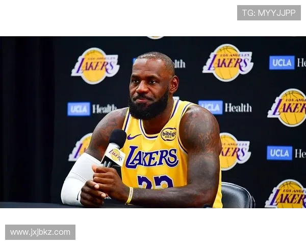 篮球巨星詹姆斯在比赛中受伤，或将缺席季后赛